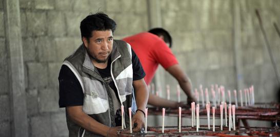 Artesanos de un taller de pirotecnica en Almoloya de Juárez, Estado de México - Foto: Cuartoscuro