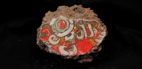 Uno de los hallazgos más reveladores ocurrió en 2016 cuando se rescataron más de 500 fragmentos de pintura mural, muchos de los cuales destacan por poseer estilo maya.