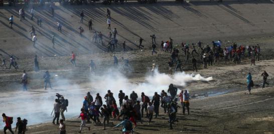 EU ataja "sueño americano" de hondureños con balas de goma y gases lacrimógenos