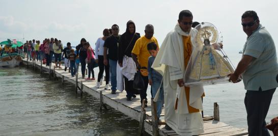 Una de las visitas más llamativas del ciclo ritual de la Romería es cuando la Generala atraviesa por el Lago de Chapala.