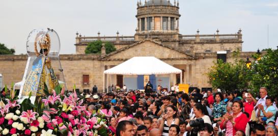 Una concentración masiva de creyentes en la Explanada del Hospicio Cabañas marca el último punto en el itinerario de la imagen.