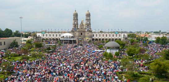 Más de dos millones de personas participan el 12 de octubre, día de La Romería o “Llevada”.