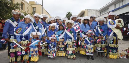 Los grupos de danza están ataviados de distintas formas y atuendos pero cada uno tiene una identidad propia.