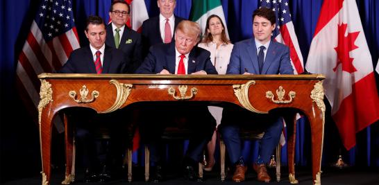 Los mandatarios Enrique Peña Nieto, Donald Trump y Justin Trudeau firmaron el Tratado entre México, Estados Unidos y Canadá (T-MEC) que sustituirá al TLCAN en el marco de la cumbre del G20 en Buenos Aires. Tras la firma de los mandatarios, el acuerdo debe ser ratificado por los congresos de los tres países para su entrada en vigor.