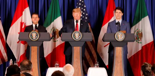 Los mandatarios Enrique Peña Nieto, Donald Trump y Justin Trudeau firmaron el Tratado entre México, Estados Unidos y Canadá (T-MEC) que sustituirá al TLCAN en el marco de la cumbre del G20 en Buenos Aires. Tras la firma de los mandatarios, el acuerdo debe ser ratificado por los congresos de los tres países para su entrada en vigor.