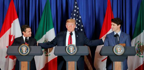 Los mandatarios Enrique Peña Nieto, Donald Trump y Justin Trudeau firmaron el Tratado entre México, Estados Unidos y Canadá (T-MEC) que sustituirá al TLCAN en el marco de la cumbre del G20 en Buenos Aires. Tras la firma de los mandatarios, el acuerdo debe ser ratificado por los congresos de los tres países para su entrada en vigor.