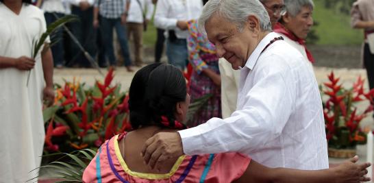 López Obrador afirmó que la construcción del tren, es un acto de justicia porque ha sido la región del país más abandonada, quien lanzó vivas a los pueblos y a las culturas indígenas originarias de México.