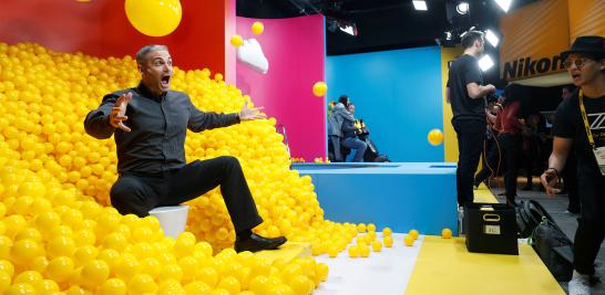 Ziv Rozenfeld de Israel posa para una foto en Nikon Pop Up Studio durante el CES de 2019 en Las Vegas, Nevada.