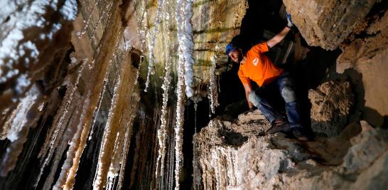 La Universidad Hebrea de Jerusalén anunció el hallazgo de la cueva de sal más larga del mundo llamada Malham, que se extiende por más de 10 kilómetros, lo que, aseguran, le quita ese título a Irán que lo había mantenido durante 13 años. La cueva atraviesa el monte Sedom, la montaña más grande de Israel, adyacente al Mar Muerto.