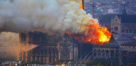 La estructura de la icónica catedral de Notre Dame de París, que este lunes 15 de abril se vio afectada por un devastador incendio, logró ser salvada de la destrucción total, informaron los bomberos franceses.