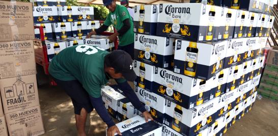 Las balsas van y vienen, la mayoría repletas de productos de consumo básico, o incluso cervezas y cigarros, todos ellos comprados en México para ser consumidos en Guatemala; esto se debe a que es más barato comprar en nuestro país ya que 1 quetzal (moneda de Guatemala) equivale a 2.50 pesos mexicanos. Cabe señalar que al pasar los productos hacia Guatemala este comercio evidentemente se vuelve irregular por la evasión de impuestos, pero es una práctica muy común para los habitantes de los ambos países. Más de 7,000 personas dependen del comercio fronterizo en la zona que podría verse afectado por la llegada de los elementos de la Guardia Nacional.