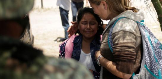 México nunca había utilizado las fuerzas de seguridad para detener a los ciudadanos extranjeros indocumentados que salen del país hacia los Estados Unidos. Las fotografías de policías militarizados que capturan a mujeres centroamericanas en la frontera en los últimos días han sido fuertemente criticadas.