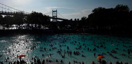 Ola de calor asfixia la costa este de Estados Unidos. En Nueva York, Filadelfia y Boston el termómetro marcó más de 40 grados centígrados, pero la sensación térmica fue superior, por lo que las autoridades mantienen a la población en alerta. Prevén que la temperatura se mantenga esta semana.