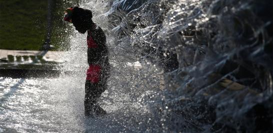 Ola de calor asfixia la costa este de Estados Unidos. En Nueva York, Filadelfia y Boston el termómetro marcó más de 40 grados centígrados, pero la sensación térmica fue superior, por lo que las autoridades mantienen a la población en alerta. Prevén que la temperatura se mantenga esta semana.