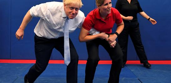 Boris Johnson, candidato de liderazgo para el Partido Conservador de Gran Bretaña, en la  visita al Centro de Capacitación de la Policía de Thames Valley en Reading, Gran Bretaña, el 3 de julio de 2019.