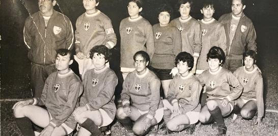 En la cancha del padre Rocco, un seminarista que en Italia las dejó entrenar en la parroquia. El hotel donde se hospedaban estaba a un costado y no tenía las instalaciones para prepararse.   Foto: Blanca Juárez