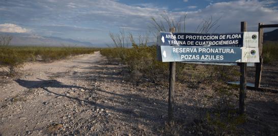 El agua que corre el canal cruza varias localidades del valle y es aprovechada por numerosos agricultores de alfalfa, que pueden ser familias, empresas o ejidos, y que en su mayoría no cuentan con una concesión otorgada por la Comisión Nacional del Agua para el uso y aprovechamiento de este recurso.