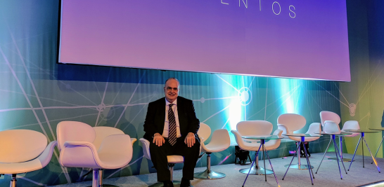 Hermano do Amaral Pinto es el director general de la organización que anualmente construye Futurecom. El empresario expone que la intención de esta feria es abrir un espacio de encuentro entre las empresas, por ello aquí se tocan en menor nivel, por ejemplo, presentación de dispositivos celulares. Foto: Nicolás Lucas.