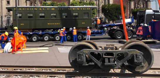 Inician los trabajos para las festividades del 109 Aniversario de la Revolución Mexicana. De acuerdo con el programa dado a conocer por el gobierno federal, el desfile se enfocará en tres etapas históricas: Prerevolucionaria, Revolucionaria y el Cardenismo, donde participarán 2,700 caballos que llegaron desde el norte y el centro del país además de la locomotora “Petra” que será trasladada del Monumento a la Revolución al Zócalo de la CDMX.