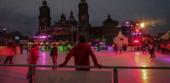 La pista está construida con un material de alta densidad que evita su desgaste; tiene un tamaño de 4,000 metros cuadrados de espacio para divertirse y con una capacidad de hasta 1,200 personas de manera simultánea.