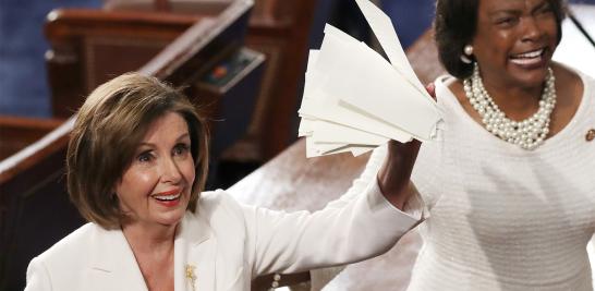 Después del evento, Pelosi tuiteó una foto de ella con su mano extendiéndola hacia Trump y dijo: "Los demócratas nunca dejarán de extender la mano de la amistad para hacer el trabajo #ParaElPueblo".