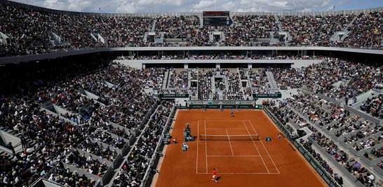 El torneo Roland Garros, que debía disputarse entre el 24 de mayo y el 7 de junio, fue aplazado y se jugará entre el 20 de septiembre y el 4 de octubre, debido a la epidemia, anunció la Federación Francesa de Tenis.