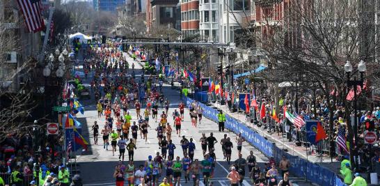 El Maratón de Boston que estaba programada para el 20 de abril, se pospuso hasta el 14 de septiembre y la 40 edición del maratón de Londres, que debía disputarse el 26 de abril, fue aplazado al 4 de octubre.