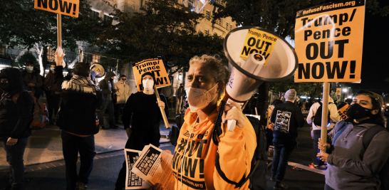 Las protestas, que no se han convertido en disturbios, incluían en su mayoría expresiones a favor del expresidente Joe Biden.