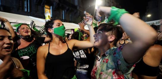 Protests as senate debates abortion bill in Buenos Aires