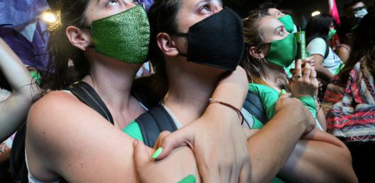 Protests as senate debates abortion bill in Buenos Aires