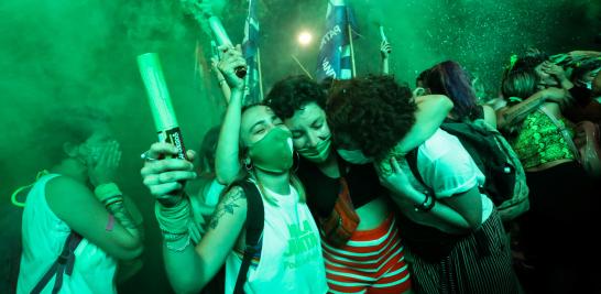 Protests as senate debates abortion bill in Buenos Aires