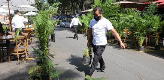 Restaurantes de Polanco reanudaron sus operaciones al poder recibir a sus comensales en sus terrazas y espacios abiertos como parte de las medidas sanitarias para evitar la propagación de Covid-19. Foto EE: Rosario Servin