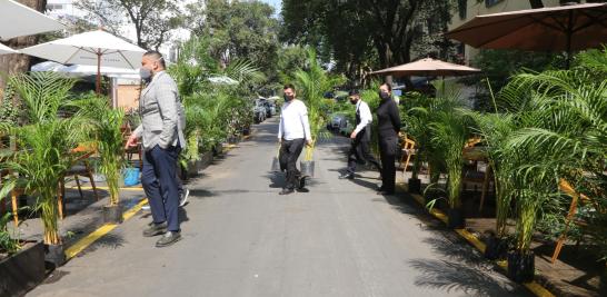 El sector restaurantero ha sido uno de los más afectados por la pandemia de Covid-19 y las medidas impuestas por los gobierno para prevenir contagios. Foto EE: Rosario Servin.