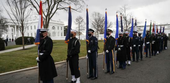 El saliente Donald Trump estuvo ausente de la ceremonia y abandonó la Casa Blanca por la mañana, rompiendo los protocolos de la ceremonia. Foto: Reuters