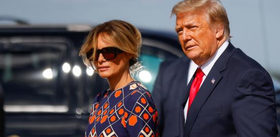 Donald Trump y su esposa, Melania, dejaron la Casa Blanca por la mañana y fueron llevados a la base Andrews donde abordaron el Air Force One por última vez hacia su club de golf en Mar-a-Lago, en el sur de Florida. Foto: Reuters