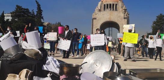 Diversos establecimientos replicaron el cacerolazo en sus instalaciones este jueves para demandar la atención de las autoridades. Foto EE: Cortesía Canirac