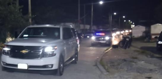 Convoy que trasladó al exgobernador Mario Marín del Aeropuerto Internacional de Cancún a la cárcel municipal alrededor de la 1 de mañana de este jueves. Fotos: Jesús Vázquez.