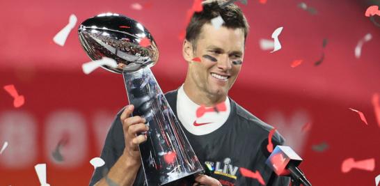 El quarterback californiano Tom Bradi completó una de las más brillantes páginas del deporte al conseguir su séptimo triunfo en el Super Bowl. Foto: Reuters