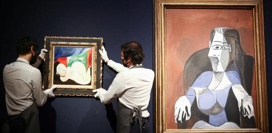 Las obras "Femme nue couchée au collier" y "Femme assise dans un fauteuil noir" de Pablo Picasso forman parte de los lotes que subastará Christie's. Foto: Reuters