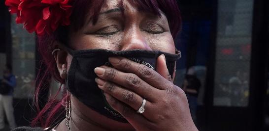 Reacción de los manifestantes del movimiento Black Lives Matter ante el veredicto sobre el asesinato de George Floyd. Foto: Reuters