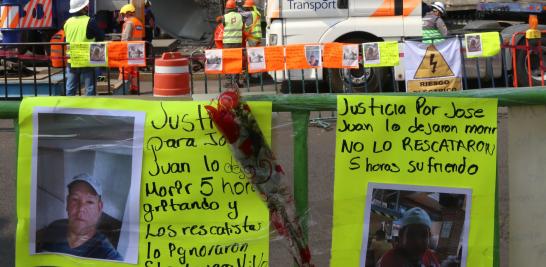 Carteles y pancartas de protesta realizados y colocados por los familiares de las víctimas que fallecieron por el colapso del tren. Foto EE: Rosario Servin