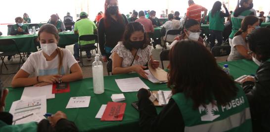 Las mujeres embarazadas que pasen de la novena semana de gestación, podrán recibir cualquier vacuna Covid-19. Foto EE: Rosario Servin