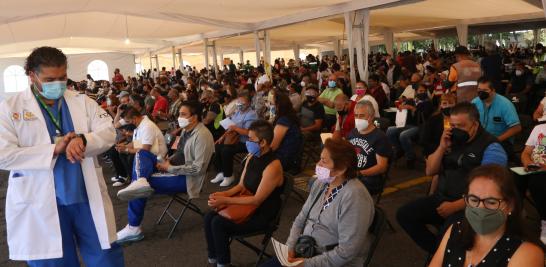 Este miércoles 19 de mayo inició la vacunación de personas de 50 a 59 años de edad en las alcaldías Iztapalapa, Iztacalco, Xochimilco y Tláhuac. Foto EE: Rosario Servin