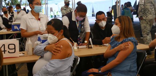 También del 19 al 23 de mayo se vacunarán a las mujeres embarazadas que residen en Iztapalapa. Foto EE: Rosario Servin