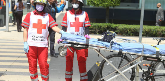 En Avenida Reforma se mostraron ejemplos de algunos rescates y atención por personal de la Cruz Roja y el Heroico Cuerpo de Bomberos. Foto EE: Eric Lugo