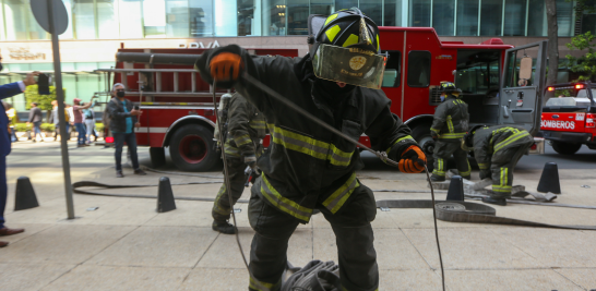 En Avenida Reforma se mostraron ejemplos de algunos rescates y atención por personal de la Cruz Roja y el Heroico Cuerpo de Bomberos. Foto EE: Eric Lugo