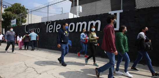 Las sedes de vacunación habilitadas en Iztapalapa son: el Centro de Estudios Científicos y Tecnológicos No. 7 "Cuauhtémoc" IPN, Telecomm / Telecomunicaciones de México, la Facultad de Estudios Superiores (FES) Zaragoza UNAM y la Unidad Habitacional Miliar El Vergel. Foto EE: Rosario Servin