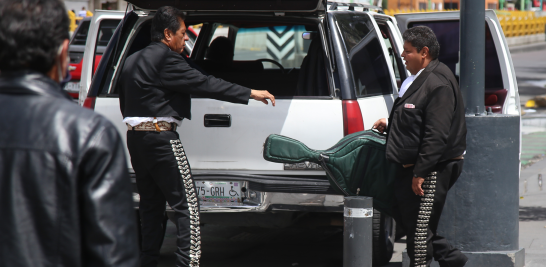 Agrupaciones de Mariachis se reúnen en la emblemática Plaza Garibaldi de la Ciudad de México a la espera de clientes para poder interpretar sus temas sus temas más recurrentes en el marco de las fiestas patrias. Foto EE: Eric Lugo