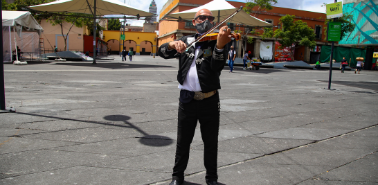 Otra de las grandes fuentes de trabajo para los mariachis se encontraba en los restaurantes, como el icónico restaurante El Tenampa, abierto en Plaza Garibaldi desde 1925 y uno de los lugares favoritos de figuras de la música mexicana. Foto EE: Eric Lugo