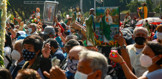 Como cada 28 de octubre cientos de feligreses se dieron cita en las inmedicaciones de la Iglesia de San Hipólito en la colonia Guerrero de la Ciudad de México para festejar a San Judas Tadeo, mejor conocido como el santo de las causas perdidas Foto EE: Eric Lugo